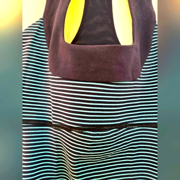 ( lululemon ) Athletic Scoop Neck Tank Top with Shelf Bra - Picture 4 of 8